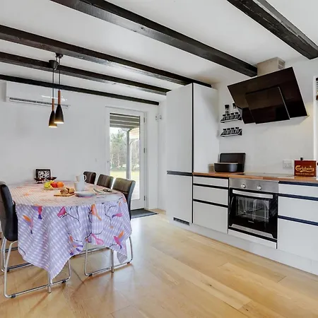 Сasa de vacaciones Edith - 1km From The Sea By Interhome